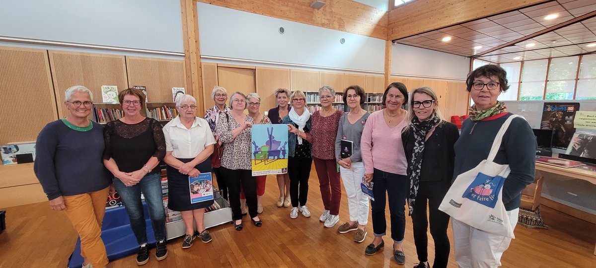 Bertrand de Guébriant (@guebriant) on Twitter photo Grâce à l'engagement et à la passion des "Mamies Linou" la ville de #Craon est labellisée Ma commune aime <a href="/lireetfairelire/">Lire et faire lire</a>.
Une reconnaissance pour ces bénévoles qui partagent leur goût pour la lecture-plaisir avec les écoliers craonnais.
<a href="/udaf_53/">UDAF 53</a> | #lecturepublique <a href="/PaysCraon/">Pays de Craon</a> Grâce à l'engagement et à la passion des "Mamies Linou" la ville de #Craon est labellisée Ma commune aime <a href="/lireetfairelire/">Lire et faire lire</a>.
Une reconnaissance pour ces bénévoles qui partagent leur goût pour la lecture-plaisir avec les écoliers craonnais.
<a href="/udaf_53/">UDAF 53</a> | #lecturepublique <a href="/PaysCraon/">Pays de Craon</a>