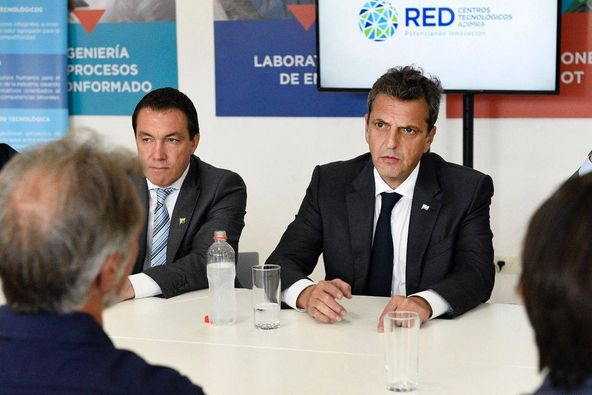 bloque_pj's tweet photo. El #PITEC de #FlorencioVarela es un parque industrial que nos enorgullece por sus 41 empresas radicadas allí; que se espera, sean 48 para cerrar el 2023.
@SergioMassa nos visitó esta tarde, reforzando su compromiso con la producción y el empleo genuino nacionales. https://t.co/rJltogQrJ1