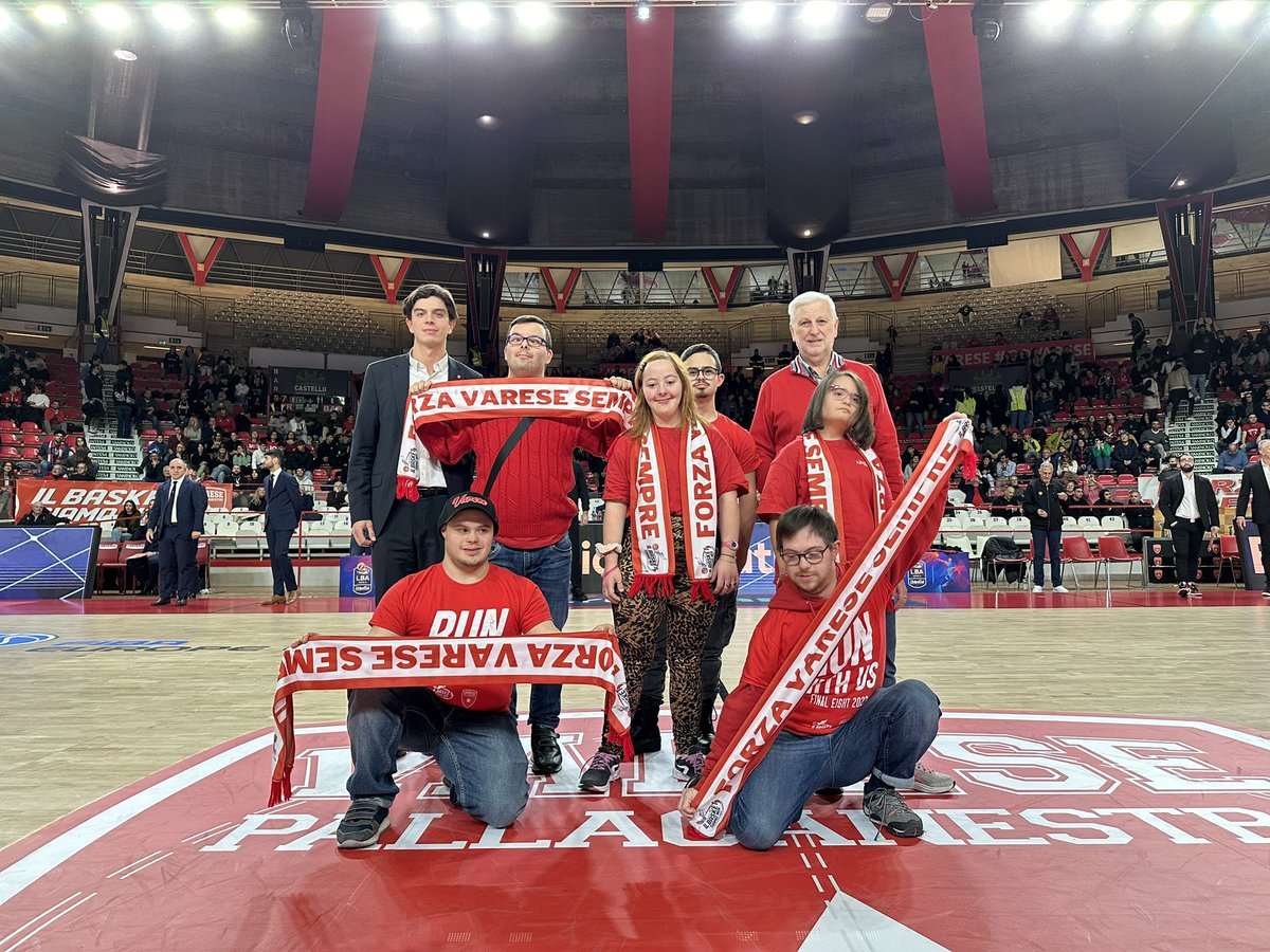 PallVarese's tweet photo. Oggi in campo con i nostri ragazzi gli amici di #Amicorum 😍
Benvenuti a Masnago‼️
#NoiSiamoVarese #YourStoryOurStory https://t.co/X7IfqHoUvy