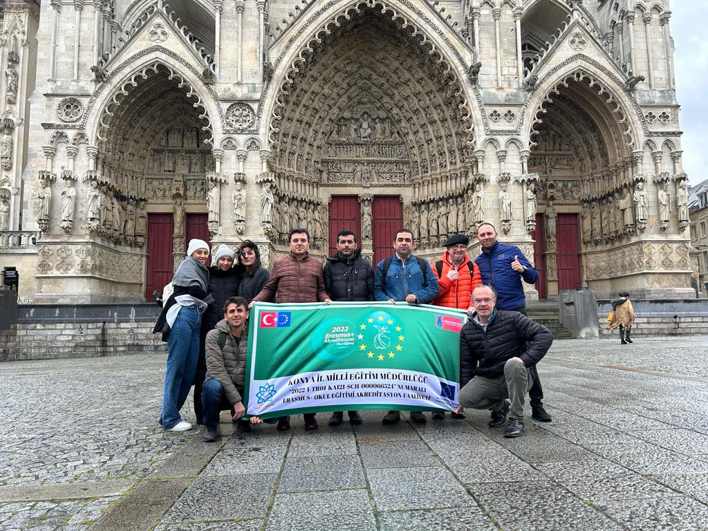 Accueil au rectorat d’Amiens d’une délégation 🇹🇷 ds le cadre #ErasmusPlus
Occasion de présenter l’organisation du syst. éducatif et ds services académiques. 🙏 aux étudiantes pr la traduction et au secrétaire général d’EPLE - comptable de Félix Faure pr l’orga de la journée.