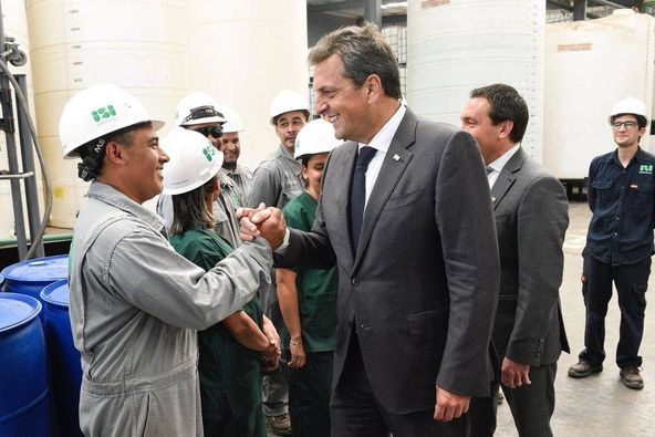 bloque_pj's tweet photo. El #PITEC de #FlorencioVarela es un parque industrial que nos enorgullece por sus 41 empresas radicadas allí; que se espera, sean 48 para cerrar el 2023.
@SergioMassa nos visitó esta tarde, reforzando su compromiso con la producción y el empleo genuino nacionales. https://t.co/rJltogQrJ1