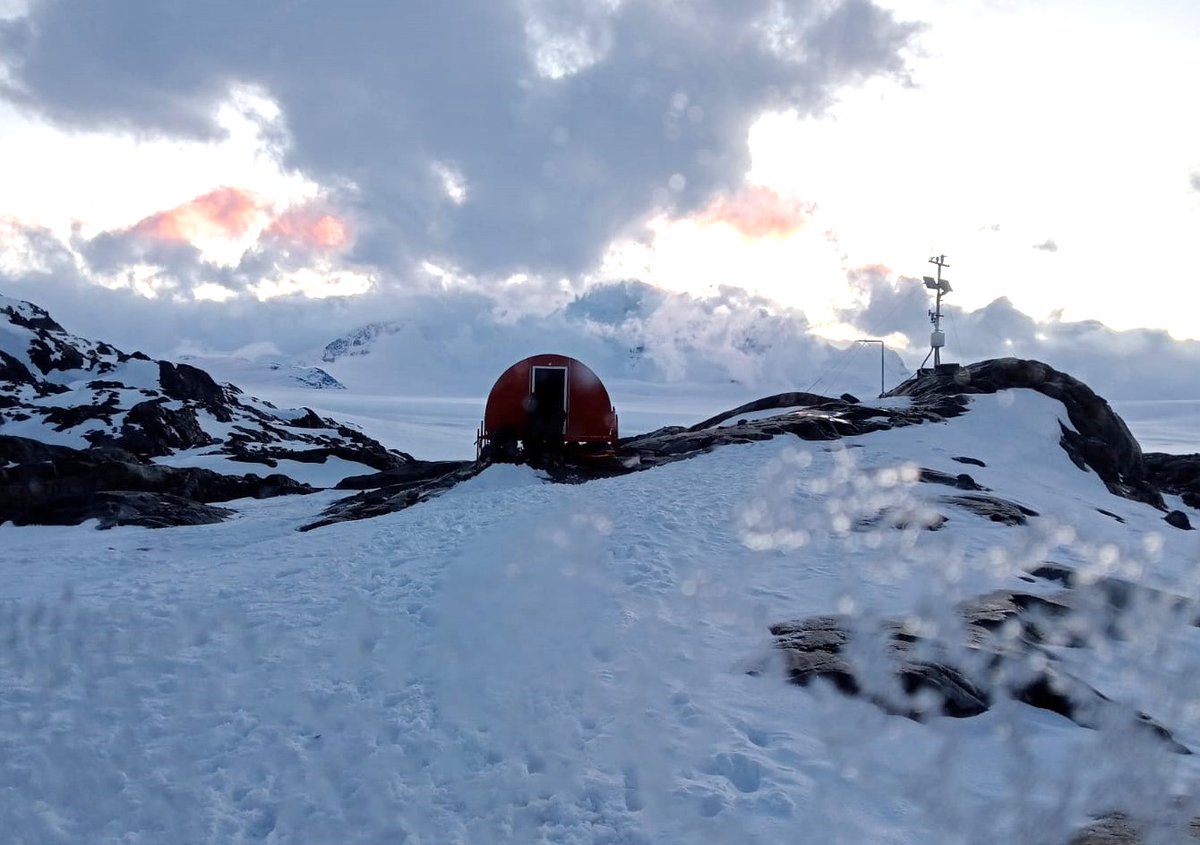 MADOC (@madoc_et) on Twitter photo Pese a la ventisca y la escasa visibilidad, los expedicionarios de #2023PatagoniaSur han podido reconocer itinerarios y recorrido 16 km.
Y ya se encuentran en el refugio, a la espera de una ventana méteo que permita ascender al #Lautaro.
#GMAM #EMMOE_ET
#Cochrane <a href="/Ejercito_Chile/">Ejército de Chile</a> Pese a la ventisca y la escasa visibilidad, los expedicionarios de #2023PatagoniaSur han podido reconocer itinerarios y recorrido 16 km.
Y ya se encuentran en el refugio, a la espera de una ventana méteo que permita ascender al #Lautaro.
#GMAM #EMMOE_ET
#Cochrane <a href="/Ejercito_Chile/">Ejército de Chile</a>