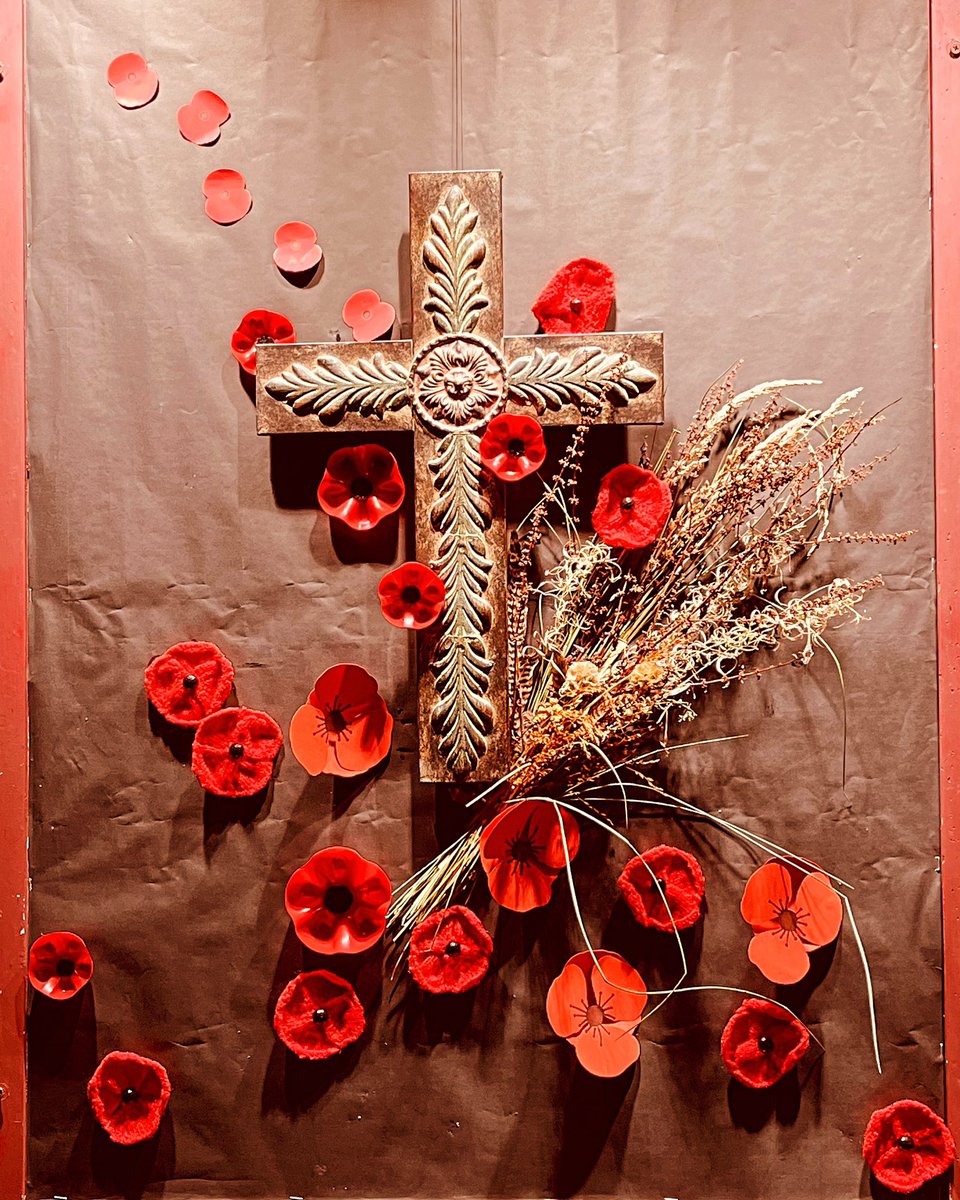 Always a very moving week of remembrance, done so well <a href="/WellingtonUK/">Wellington College</a> starting with the house readings and finishing with a beautiful chapel service and Act of remembrance in front quad on Sunday.  Lest we forget 🌺