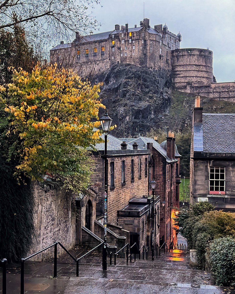 One of my favourite views of my beautiful hometown Edinburgh. 🥰 #scotland #thisisedinburgh #edinburgh #VisitScotland #ScotlandIsCalling