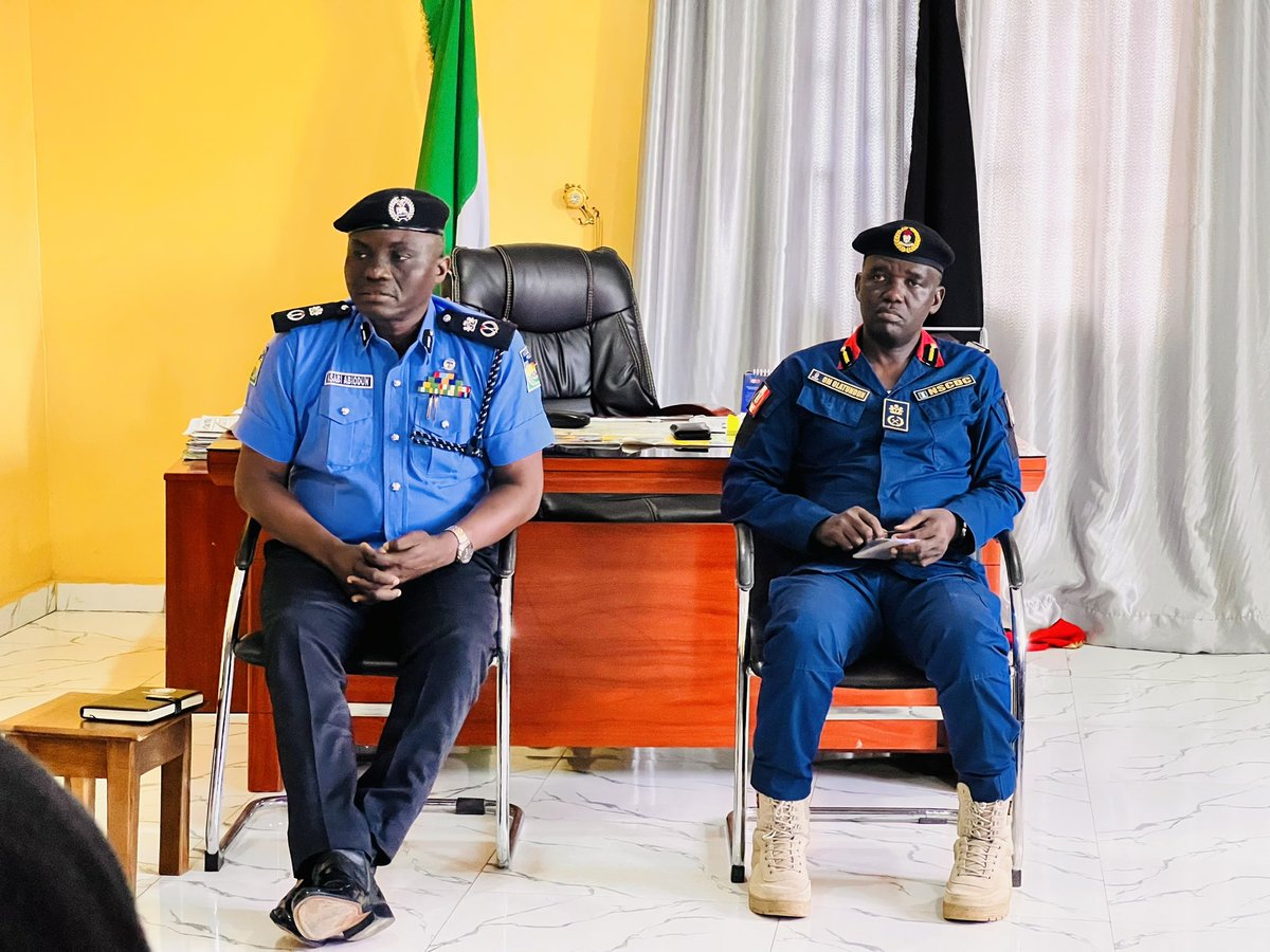 NSCDC_ONDO's tweet photo. NSCDC, POLICE VOWS TO IMPROVE ON SYNERGY IN CRIME FIGHTING

The Nigeria Security and Civil Defence Corps, Ondo State Command and the Nigeria Police Force, Ondo Command has vowed to improve on their existing relationship and collaborate to fight crime in Ondo State. https://t.co/HOPFwBVCr5