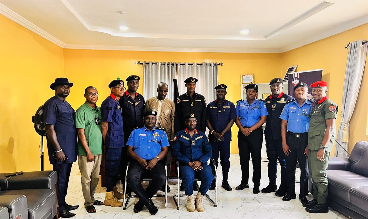 NSCDC_ONDO's tweet photo. NSCDC, POLICE VOWS TO IMPROVE ON SYNERGY IN CRIME FIGHTING

The Nigeria Security and Civil Defence Corps, Ondo State Command and the Nigeria Police Force, Ondo Command has vowed to improve on their existing relationship and collaborate to fight crime in Ondo State. https://t.co/HOPFwBVCr5