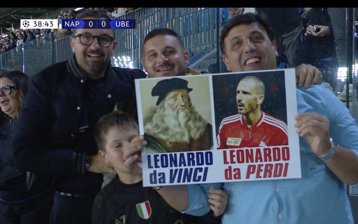 ilCalcioUbriaco's tweet photo. L’ Unica cosa #persa in questa #foto è la #dignità 
Pareggiare con la famosissima #Longobarda è grave zio pera!

#NapoliUnionBerlin #Champions https://t.co/yT3fw0XdKq