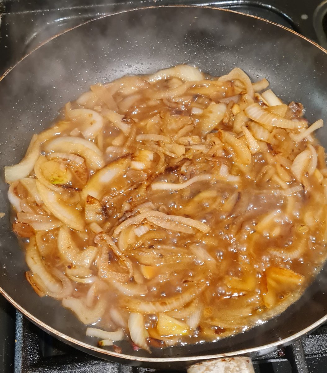 Sausage and fair ground type onion sarneys for tea. Bloomin delicious #annasbangers #biteintobritish @AnnaLongthorp