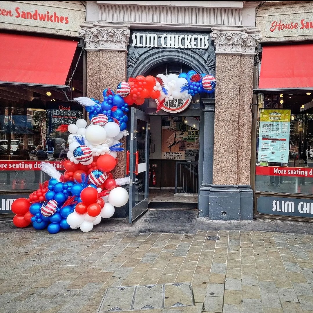 We helped @slimchickensuk celebrate 4th of July!!! 🥳🥳🇺🇲🇺🇲

cee-balloons.com 

#balloons🎈 #balloongarland #balloonsetup #balloondecoration #balloondisplay #partyplanner #partyideas #partythemes #eventplanner #storeopenings #eventcoordinator #4thofjuly #specialoccasions