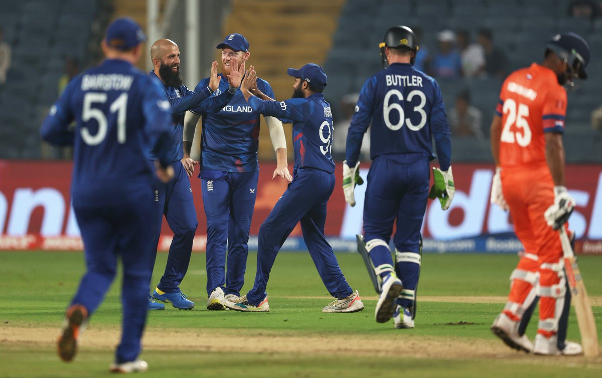 Another sweep... another wicket! Moeen Ali strikes again as Roelof van der Merwe spoons his effort to Rashid at short third. 🇳🇱 1️⃣6️⃣7️⃣-8️⃣ #EnglandCricket | #CWC23