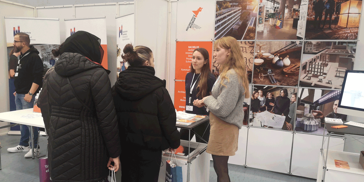 Wir #fgwismar waren mit einem Team aus #Design #Produkt #Schmuck auf der Schülermesse Traumberuf #Technik #Medien in #Hamburg. Unser Messeteam: Prof. Tom Hanke, Heidi Godemann, Julia Behrens, Helen Tamira Grübel. Nächste Messe: #Berlin » 7.12.2023
 traumberuf-messe.de/berlin