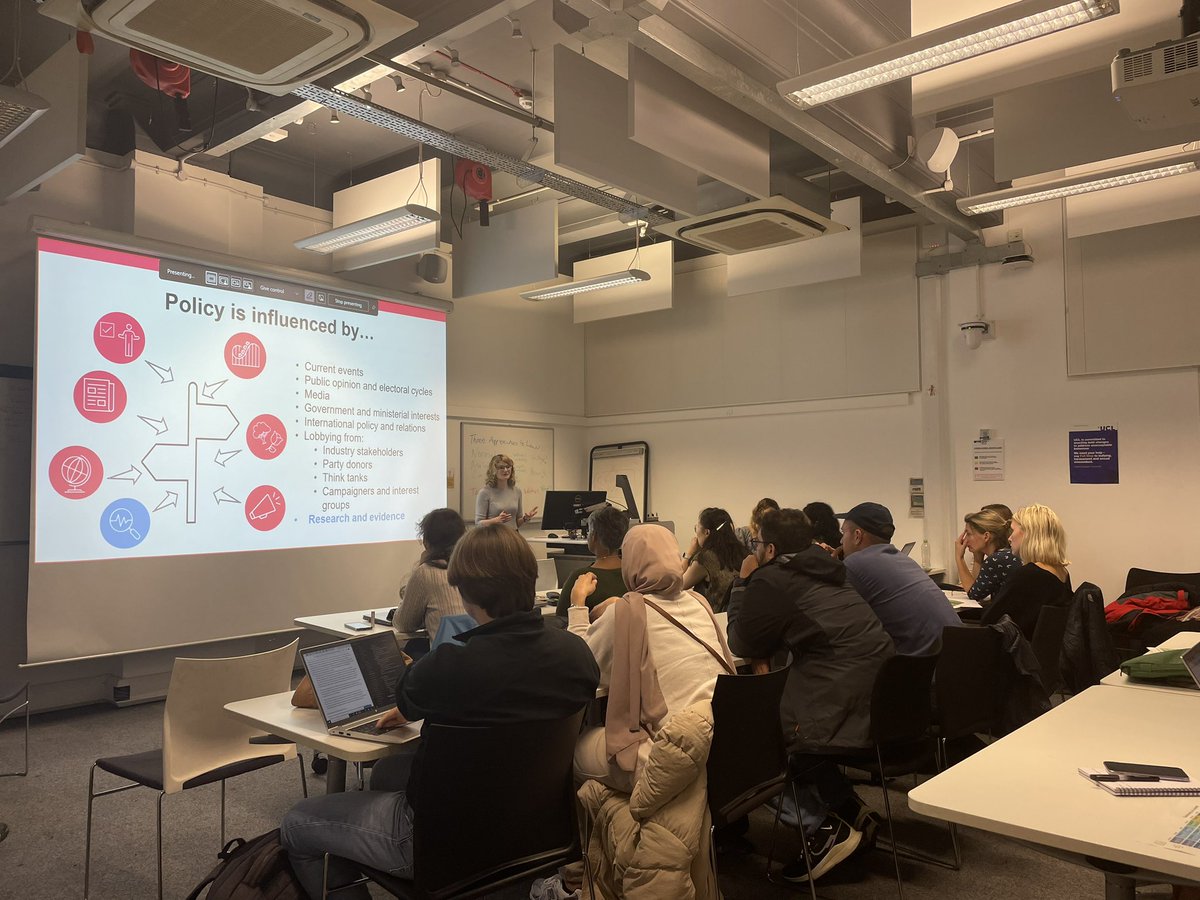 How can researchers maximise the policy impact of their work? @Watson_N_E @UCL_Energy shares insights with ERBE and @LoLoCDT students