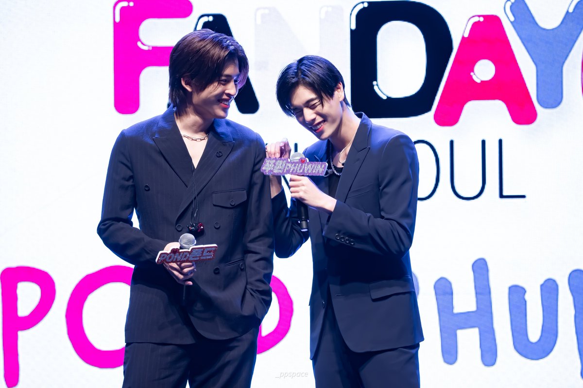 _ppspace's tweet image. แต่จริงๆเดกๆก็น่ารักนะ ได้ฟังในแง่มุมที่ไม่ค่อยได้รู้เท่าไหร่ ตามแบบงานเกาหลี

#PPfandayxSeoul
#ปอนด์ภูวินทร์ #ppnaravit @ppnaravit #phuwintang @phuwintang