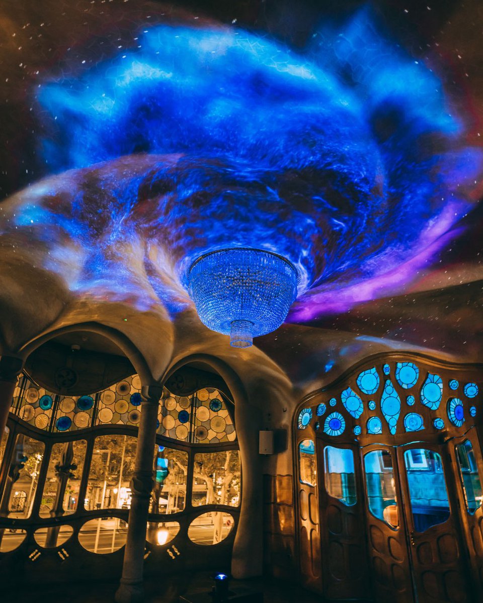 CasaBatlloGaudi's tweet image. Discover hte Magic of Casa Batlló at night and feel the emotion in every corner of the house💫 . Tickets out now!

#casabatllo #awinternight