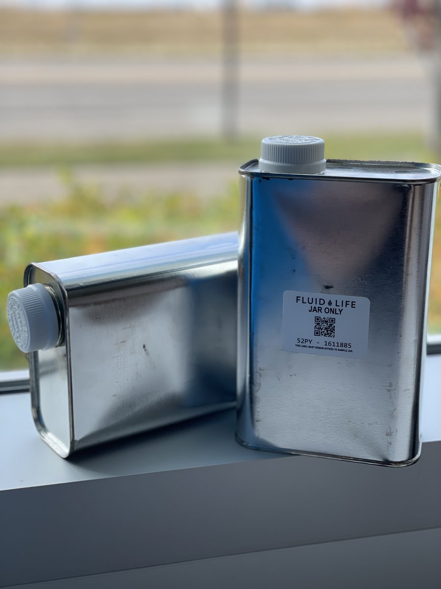 fluid_life's tweet image. Is that Blue Steel? No....it&apos;s our diesel fuel sample containers! #Diesel fuel can only be shipped ground in approved leak-proof containers. Contact our Order Desk to order the right container to ship your diesel fuel sample. tinyurl.com/4d8bszkb #labservice #fueltesting