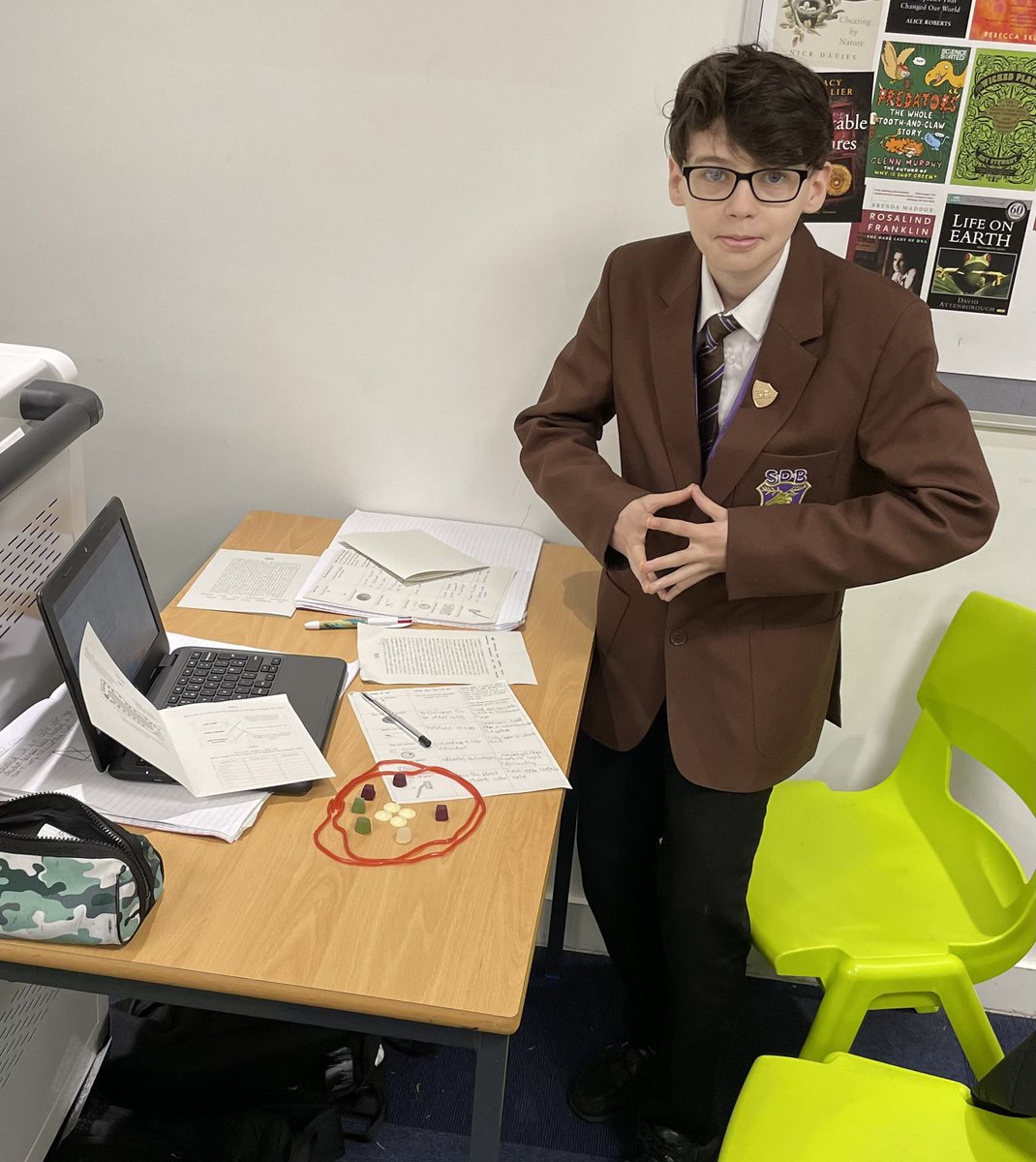 tsc_science's tweet image. Mrs Melling’s 7a/Sc1a completing some
excellent modelling today, making animal and plant cells - using sweets obviously! #biologyrules 🫶🏼🌱🐾