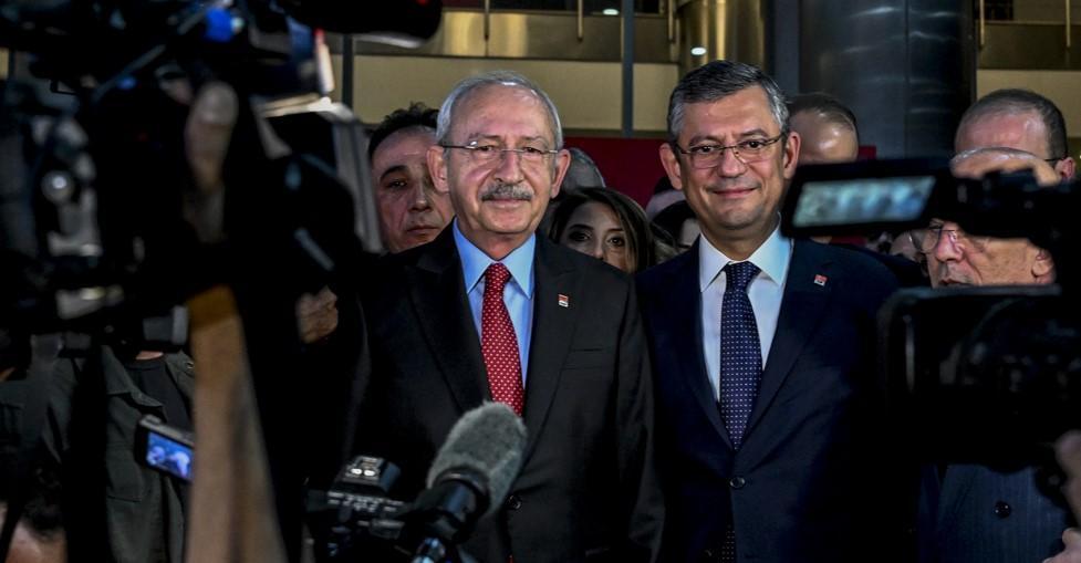 Kılıçdaroğlu'ndan görevi resmen devralan Özel: İlk talimatım sansür yasasını parti meclisinin gündemine getirmek olacak