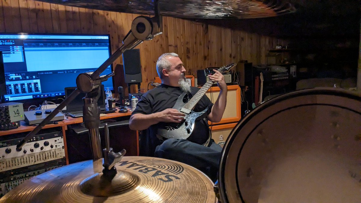Tuesday night writing session to build the portfolio for 2024 - this Saturday 11/11) night we're headed your way Middletown. See you at Leos at the Slice!