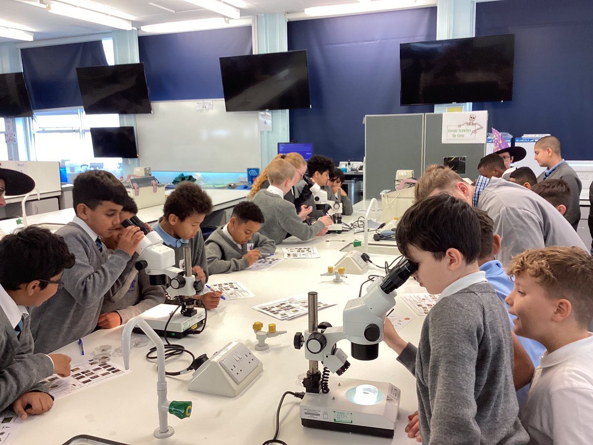 KensingPrimary's tweet image. #spookyscience year 6 #universityofliverpool