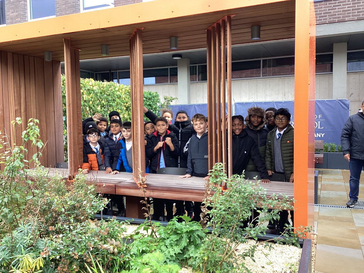 KensingPrimary's tweet image. 6W at #universityofliverpool #spookyscience