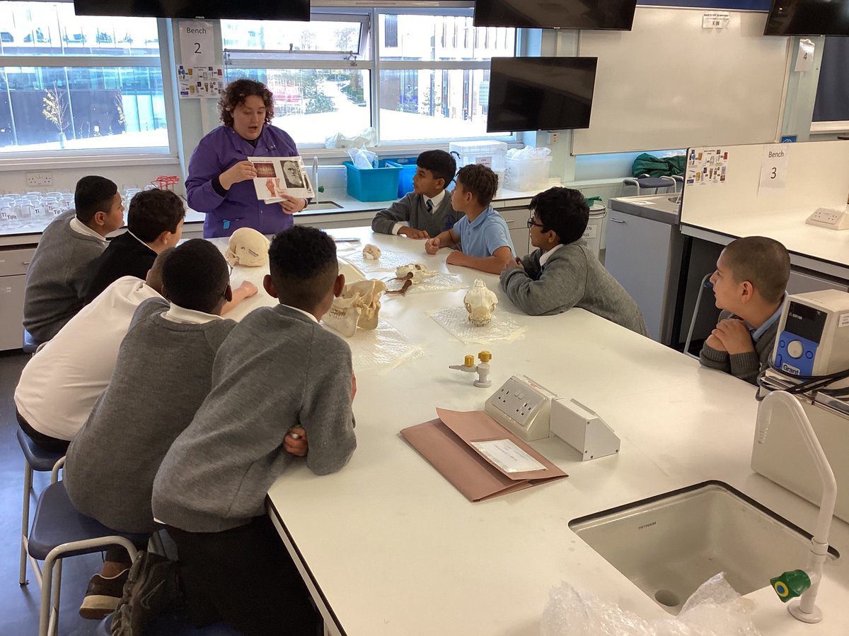 KensingPrimary's tweet image. #magicpotions #spookyscience #lifesciences year 6 @universityofliverpool #livuniismib #livuniengagehls