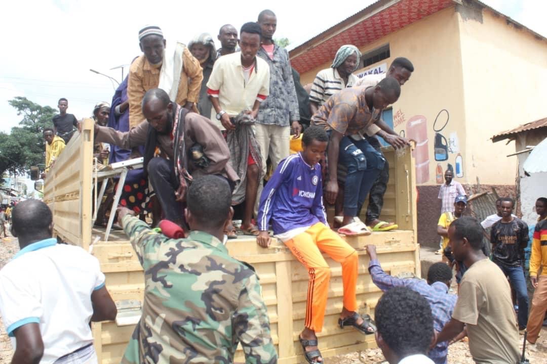 CIMICSNAF's tweet image. SNA’s 60’th Army Division to help evacuate civilians effected by floods second day in Baidoa, Somalia.
#Defendandserve