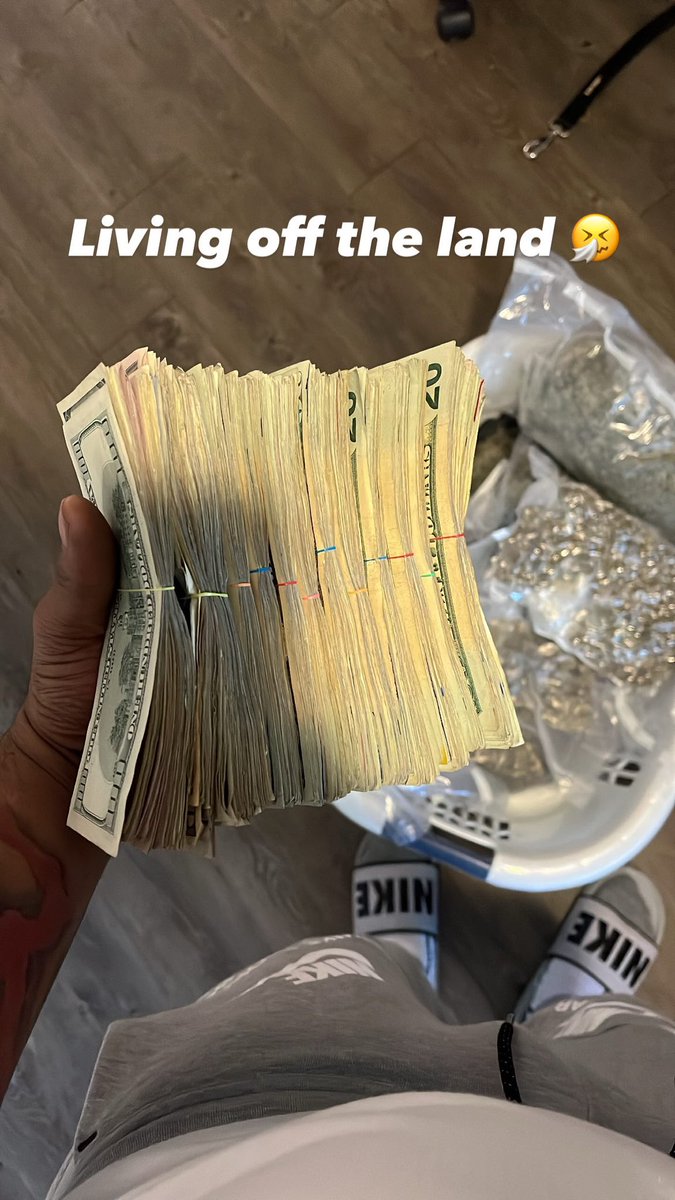 OutlawDior's tweet photo. Ion really post on here I just wanted to let y’all know I’m still living off the land ♻️🌳📦 https://t.co/Fr6mwtGXoP