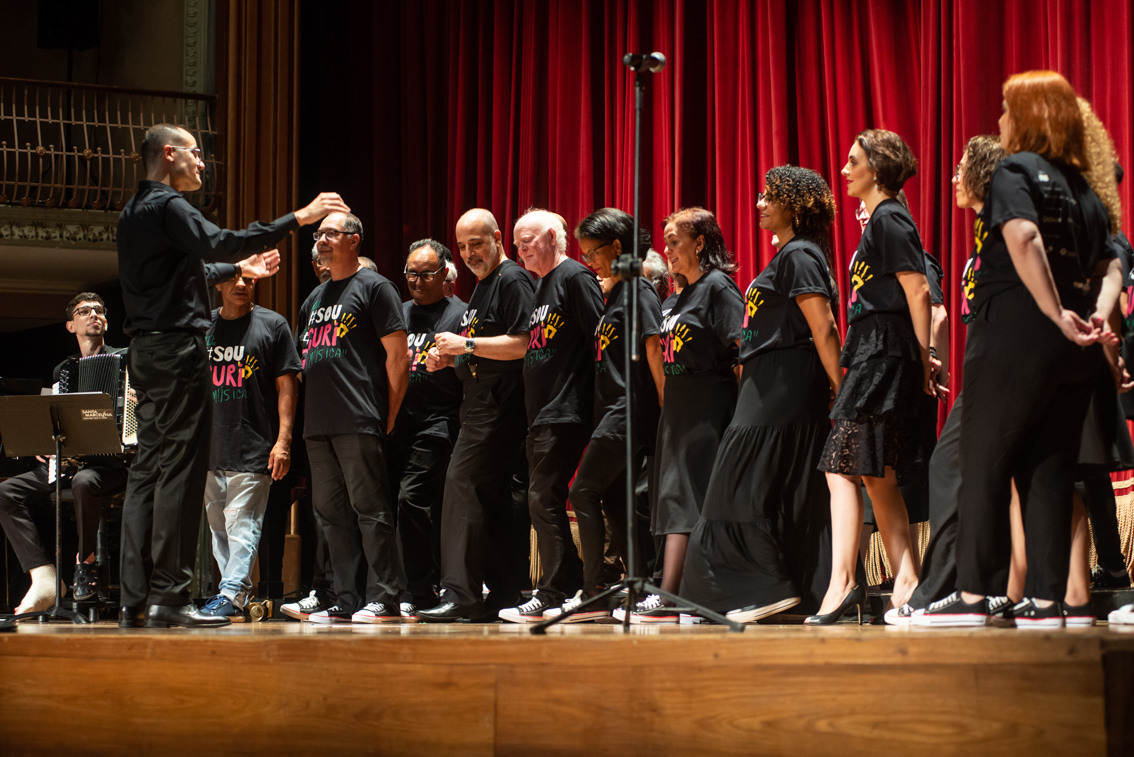 gurism's tweet photo. No dia 7 de outubro, o Coral de Familiares do Guri de São Paulo, sob a regência de Felippe Zanoni Braga, apresentou obras de Chico Buarque, Caetano Veloso, Vicente Barreto, Luiz Gonzaga, Tim Maia, entre outros. 

📷: Andreia Machado https://t.co/OUzbXkYbBU