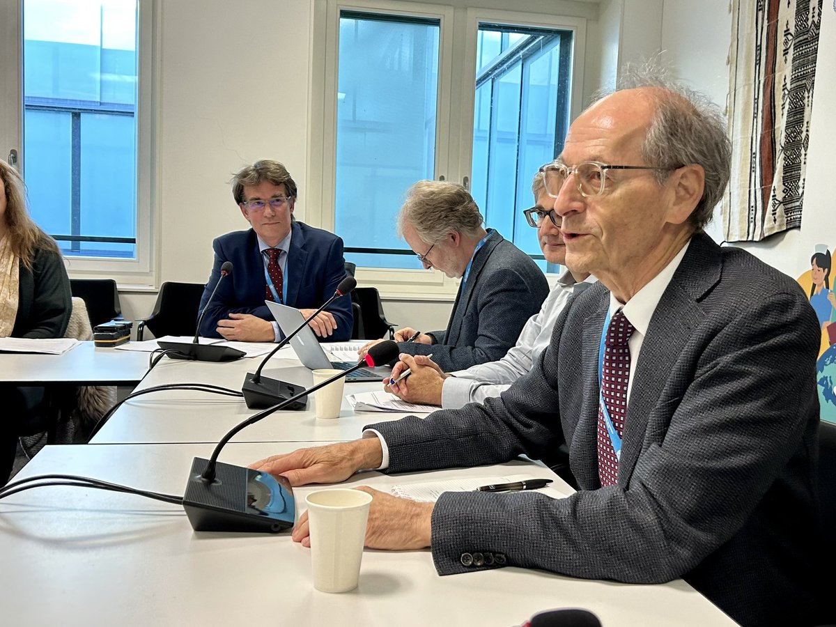 This book needed to exist says @MichaelMarmot at launch of the  @WHO publication on integrating #socialdeterminants of health into #healthworkforce education & training.
Educating the health workforce about social determinants is key