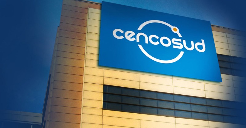SEMANAeconomica's tweet photo. Cencosud: la reciente sanción a su ex CEO, Matías Videla, limita cualquier upside de la acción del retailer en la Bolsa de Santiago. La designación de un sucesor definitivo será clave para recuperar un papel que se mantiene aún en revisión.

Por @cabecitaterri.