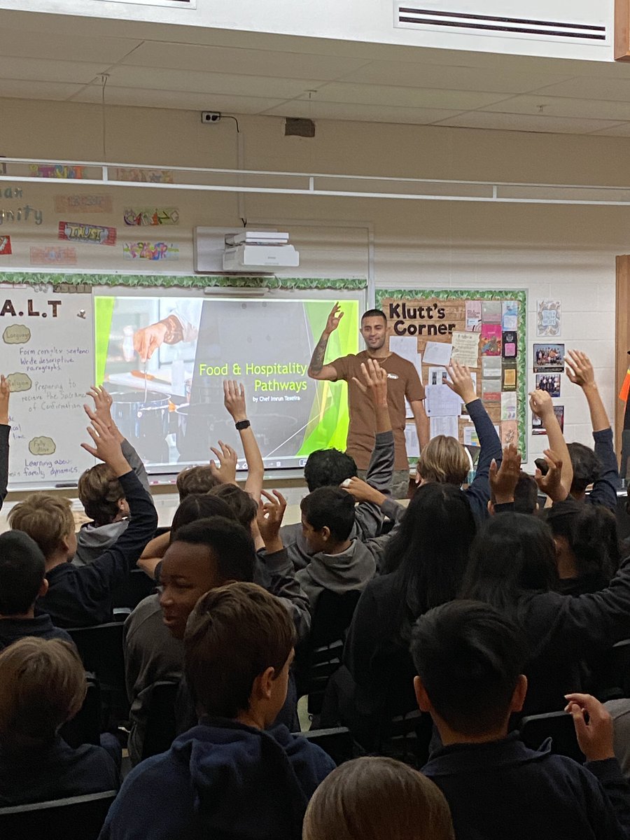 acatalano2013's tweet photo. @ImrunTexeira visits the grade 7s at @StGregoryHCDSB today to talk about the #pathways he took to become a chef. @HCDSBPathways https://t.co/2yd6yZrSxX