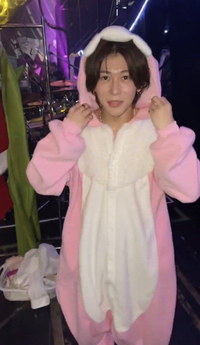 a_g_msy's tweet photo. 小学生のときは生き物係（ウサギ担当）だった晶哉ちゃん、なるほどね（なるほどね） https://t.co/rKqiS2UeEX