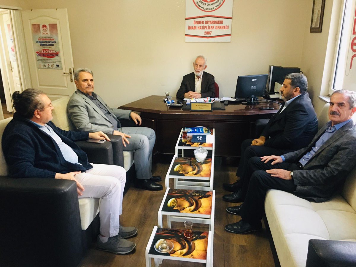 akpartidbakir's tweet photo. İl Başkanvekilimiz Sayın @RasitOcak ve İl Başkan Yardımcılarımız, Önder Diyarbakır İmam Hatipliler Derneği Başkanı Sayın Siracettin Öztoprak'ı ziyaret ettiler. https://t.co/YtbXogTOHu