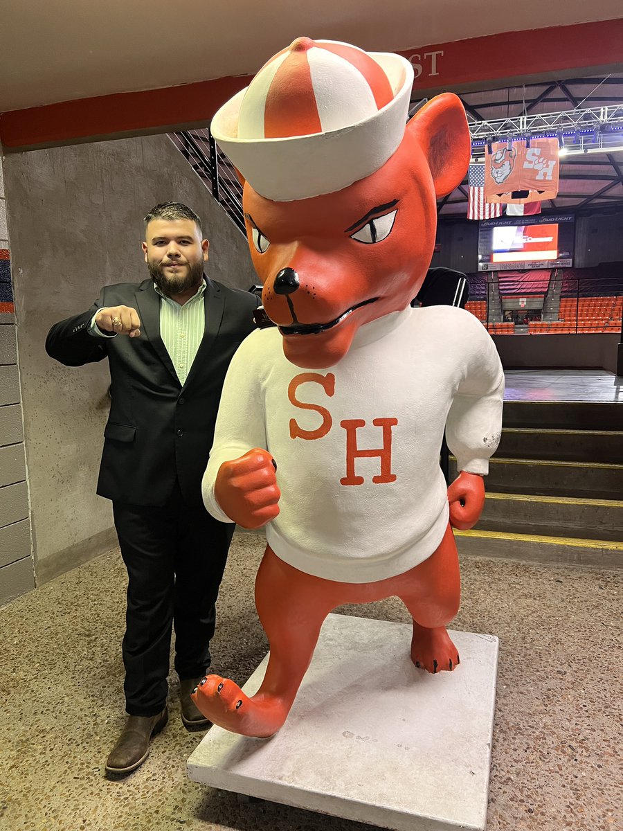CruzCessia's tweet photo. We are so proud of my son! He is one step closer to achieving another goal in his life! #ring ceremony #shsuring #eatemupkats 🧡 https://t.co/fZYryDcCQ2