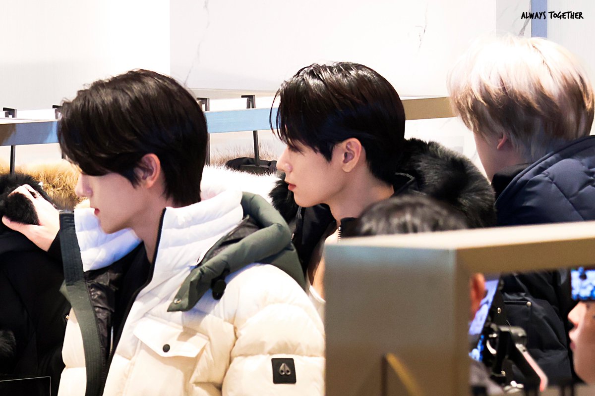 always_0530's tweet image. 231107  덥뮤다🐶🐻🐱 #mooseknuckles
#THEBOYZ #더보이즈 #영훈 #현재 #주연