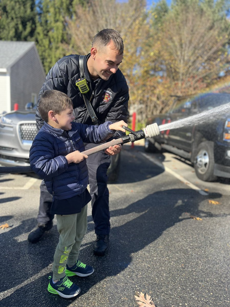 MissSSheehan's tweet photo. Fire 🔥 Station 👩🏽‍🚒 Kindergarten Field Trip!!! https://t.co/Io8clTxj30