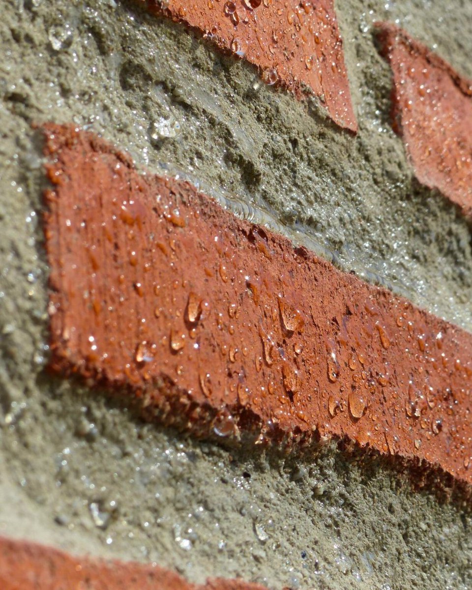 What is a super hydrophobic surface?

This is determined by the contact angle between a surface and a drop of liquid. A surface is 'super hydrophobic' when the water contact angle is higher than 150°.

We explain everything here 👉 bit.ly/40sX7vA

#EmperorPaint