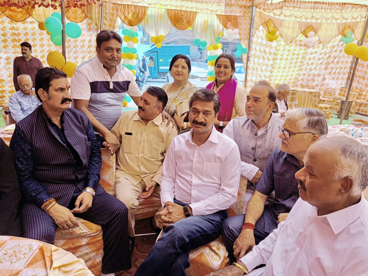 mudit_aggarwal's tweet image. दिल्ली कांग्रेस के वरिष्ठ नेता श्री ललित कपूर जी के जन्मदिन समारोह में जा कर उन्हें शुभकामनाएँ दीं।