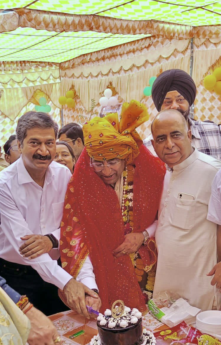 mudit_aggarwal's tweet image. दिल्ली कांग्रेस के वरिष्ठ नेता श्री ललित कपूर जी के जन्मदिन समारोह में जा कर उन्हें शुभकामनाएँ दीं।