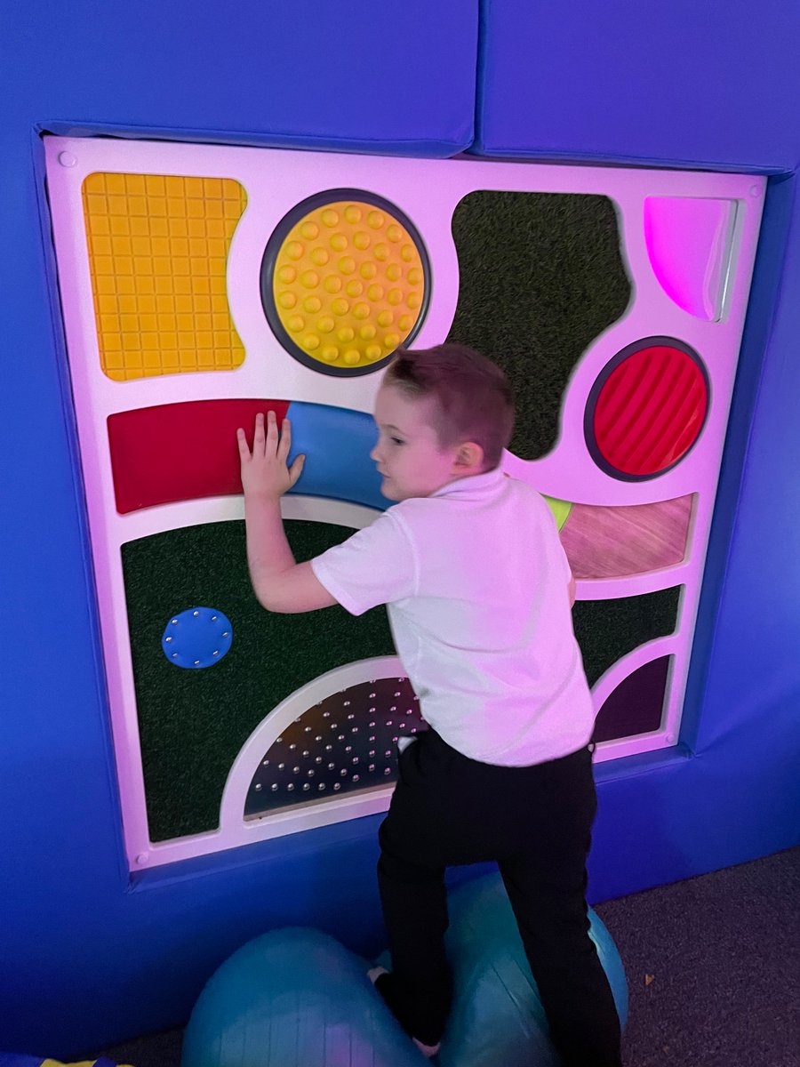 LPAcademy16's tweet photo. All is calm at โCalm clubโ this afternoon in the Launchpadโฆ#sensoryfun #self-regulation #Wowwednesday @WellspringAT https://t.co/LCeUnTgqtj