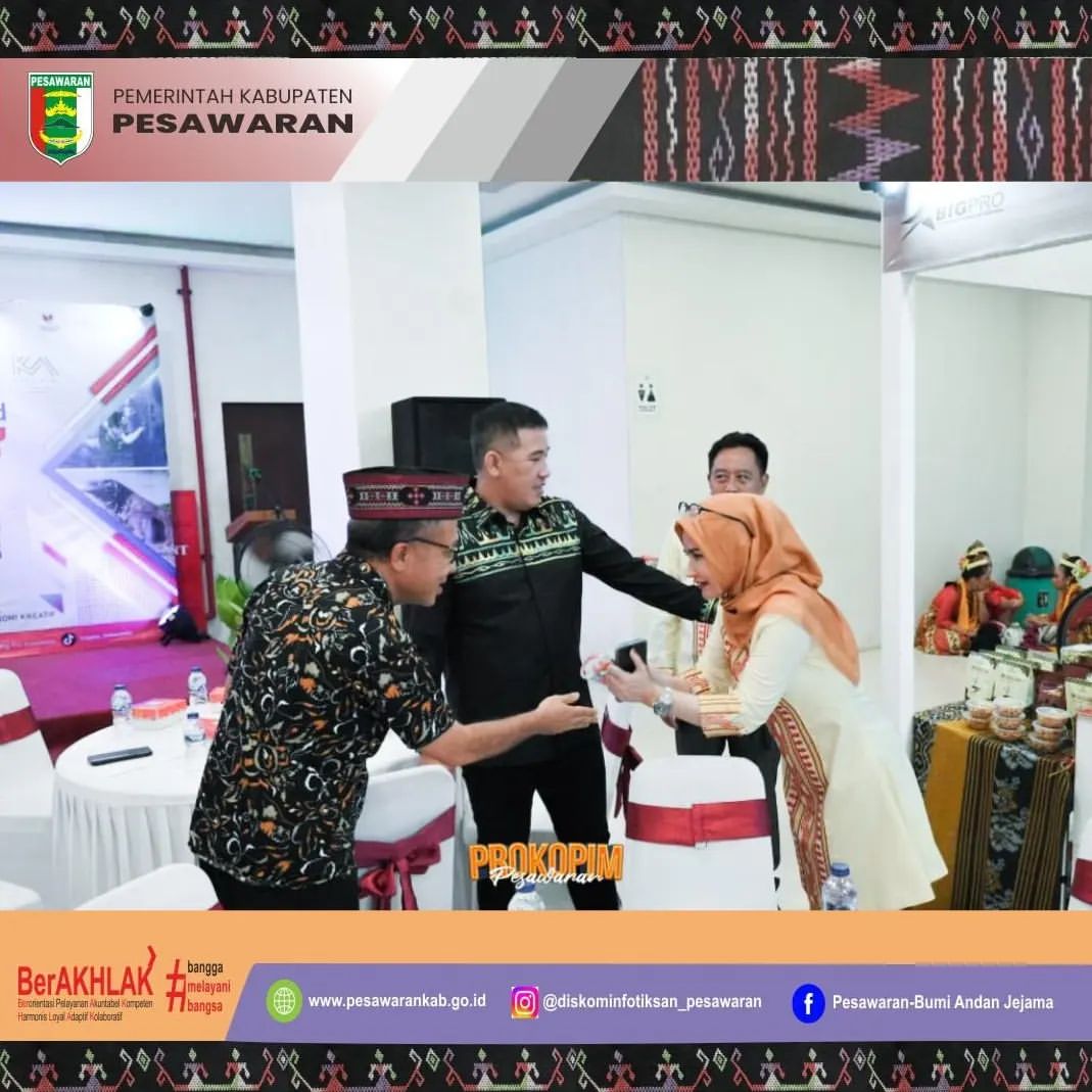 Bupati pesawaran 
Dendi Ramadhona 
Didampingi Ketua Dekranasda Kabupaten Pesawaran 
Nanda Indira Dendi 
Sangat mendukung UMKM di Kabupaten Pesawaran 
. 
Tag: 
Rabu Malam VIP 6JT LDII 
Bella mahal dior mkmk
Desi Puspasari tinggi pendek