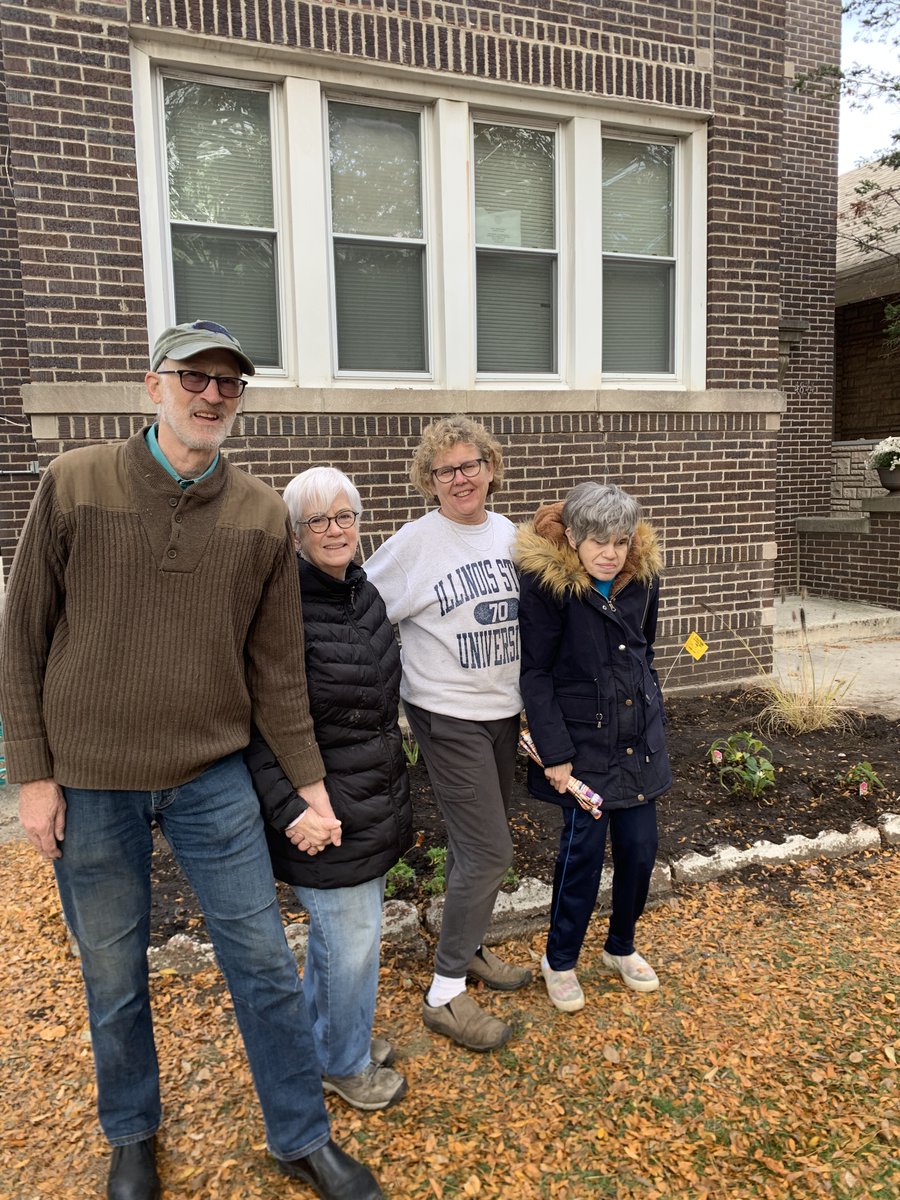 EsperanzaCSChi's tweet photo. One of our participants spruced up the garden outside one of our residential homes with friends and family last weekend. Thanks to Susie, our Georgia home will be in full bloom when spring arrives!🌷 https://t.co/nzfsOWVvEq