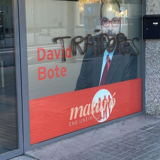 Condemnem enèrgicament els atacs que ha rebut la seu del <a href="/pscmataro/">PSC MATARÓ</a>.
Els autors de fets com aquests demostren que no tenen cap respecte per la democràcia i les llibertats personals.