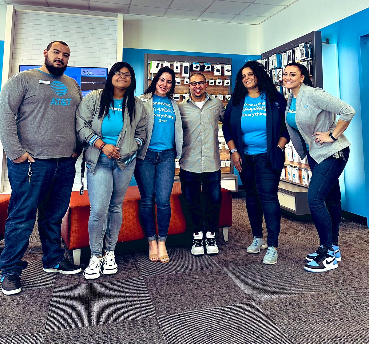 ToniBraxton222's tweet photo. The Bridge Roadshow hit Tampa! What a pleasure connecting these leaders &amp; learning from each other! #TheBridge #itsafloridathing #lifeatATT @jrluna11 @MatthewCLinden @shawni777 @att @LifeAtATT @EastRegionAR @AR_Retail_Chnnl @theeastregion @NicoleKHinojosa @drew_wagz @One_FLA 🌉 https://t.co/Vt42dZl1II