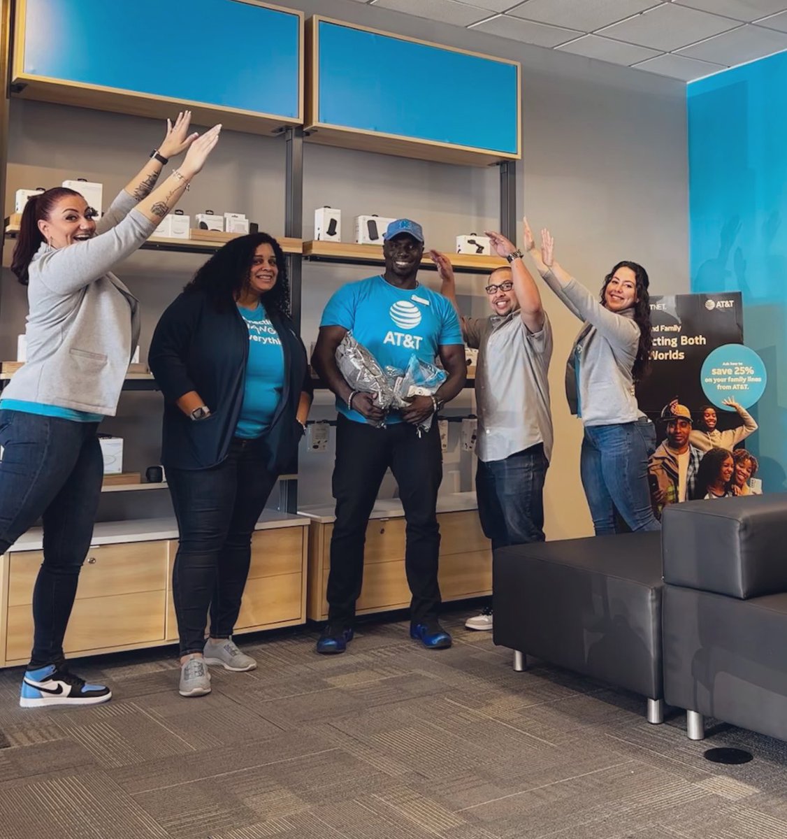 ToniBraxton222's tweet photo. The Bridge Roadshow hit Tampa! What a pleasure connecting these leaders &amp; learning from each other! #TheBridge #itsafloridathing #lifeatATT @jrluna11 @MatthewCLinden @shawni777 @att @LifeAtATT @EastRegionAR @AR_Retail_Chnnl @theeastregion @NicoleKHinojosa @drew_wagz @One_FLA 🌉 https://t.co/Vt42dZl1II
