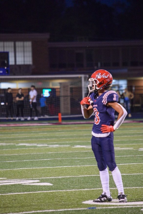 🚨RECRUITING UPDATE🚨

<a href="/Jadenlozano12/">Jaden Lozano</a> 24’ WR, is set to go on a game day visit with <a href="/RollScotsFB/">Monmouth College Football</a> Saturday! 

#DBD

#WAFBRecruiting

#BlackhawkBuilt