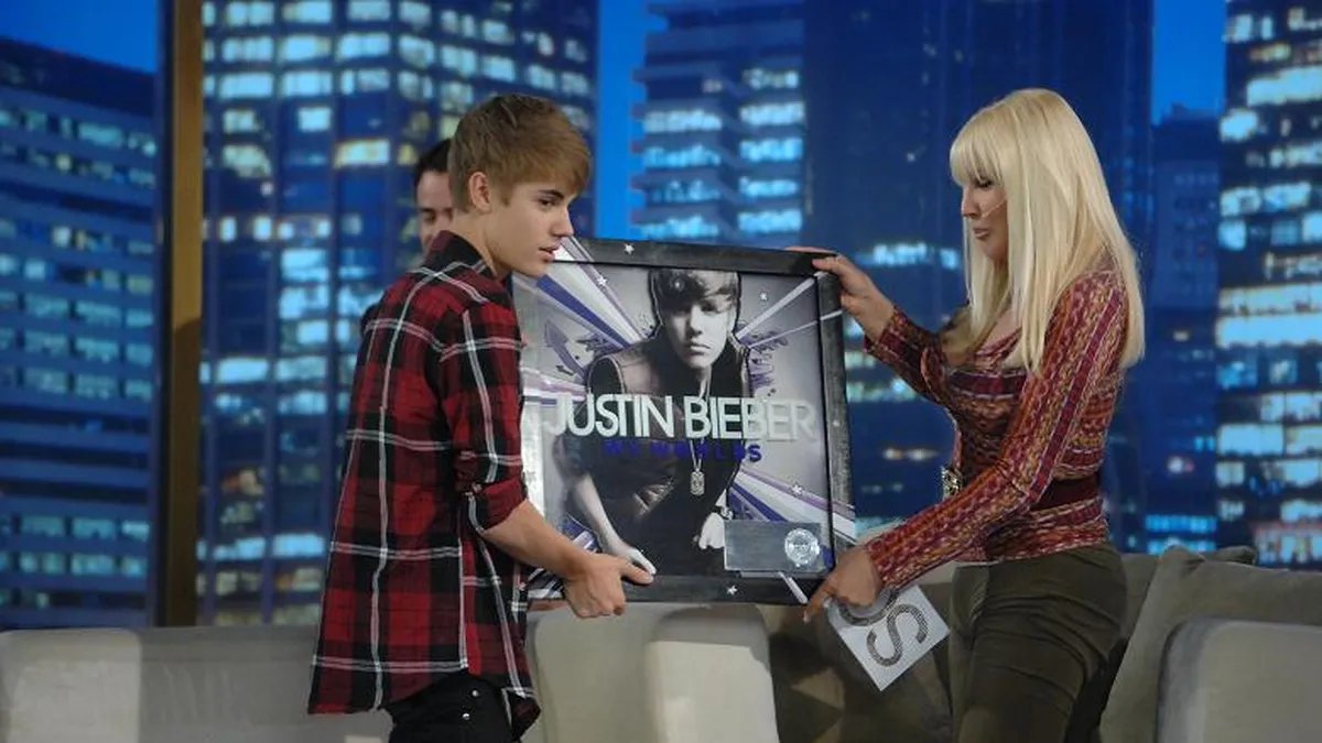 eeemiliano's tweet photo. Ustedes se ríen pero en el 2011 Justin Bieber fue a lo de Susana. Crossovers que fuimos olvidando. https://t.co/BLtITQoRUu