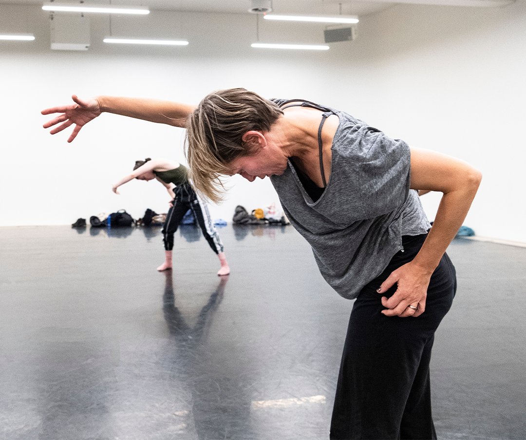 Applications for our Winter Intensive close Monday 🚨 Our programme aims to activate thought through dance, encouraging curiosity, diversity and creativity as well as offer practical career advice and networking opportunities. Find out more 👉 bit.ly/WinterIntensiv…