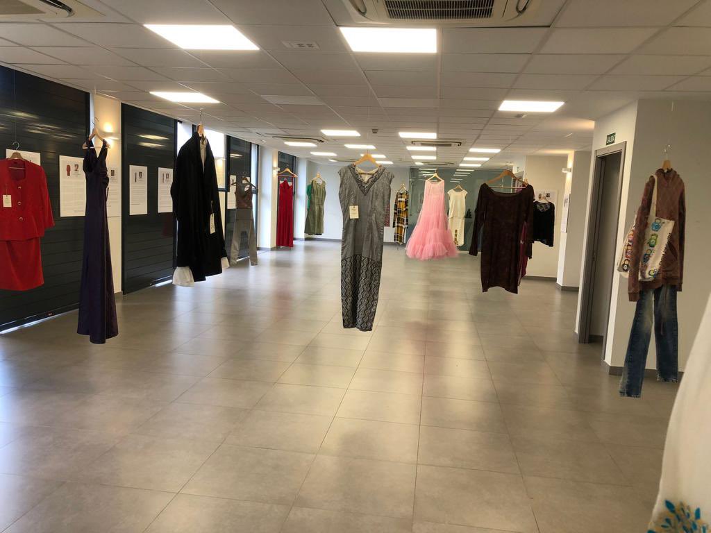 La embajadora de Israel en España asiste a la inauguración de <a href="/ShesGoneExhibit/">She's gone</a>, un grito contra la violencia de género, en la que expresó que esta lucha es una lucha no solo de género sino de derechos humanos.

“Esta instalación, adquiere nueva relevancia en la lucha contra el