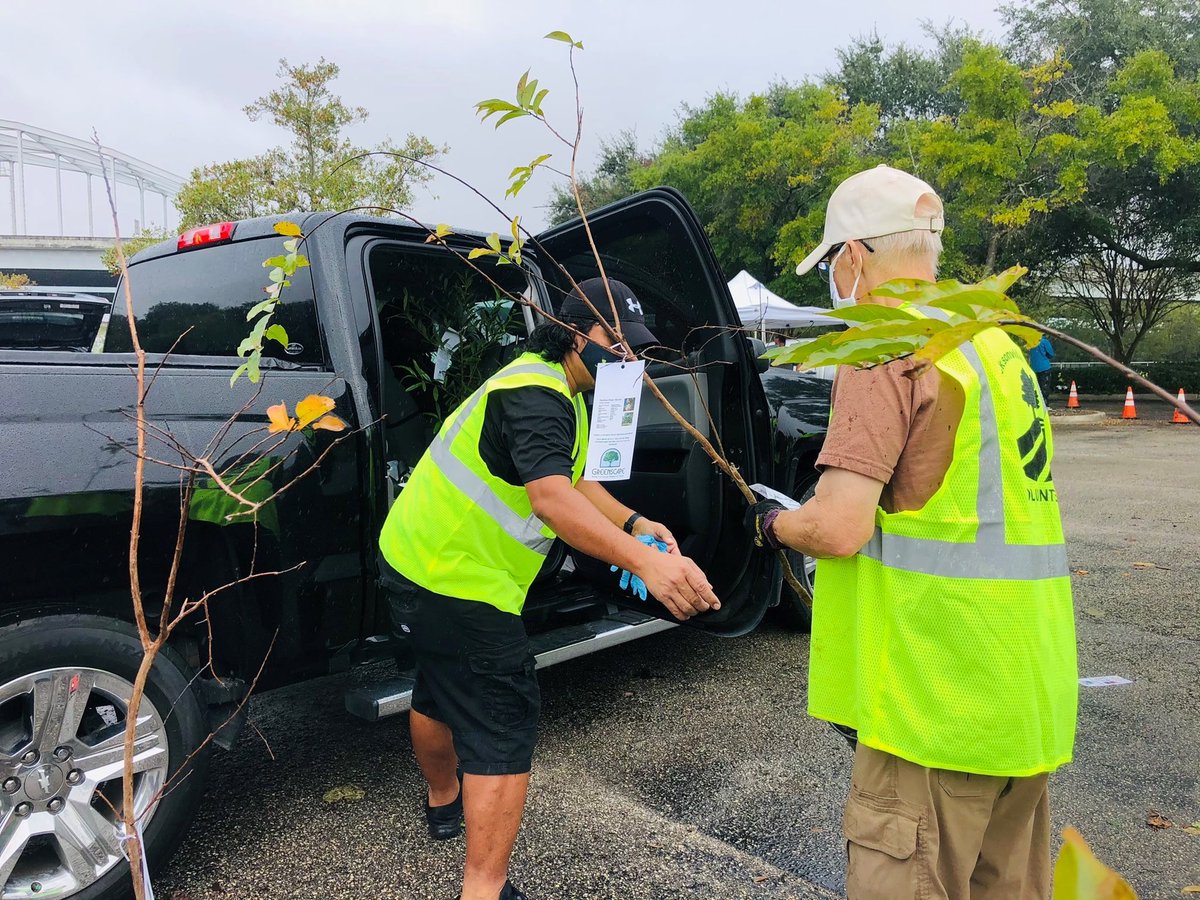 The Great Tree Giveaway & Paper Collection Event is returning Saturday, November 18th 🌴 ♻️ Join @greenscapeofjax & @JaxBeautiful from 9am-1pm at Lot E of @EverBankStadium

Drive through and drop off 2 (30) gallon bags of paper and/or take up to 3 trees: greenscapeofjax.org/event/greensca…